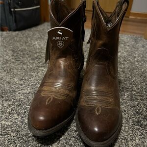 BRAND NEW Darlin Ariat Boots